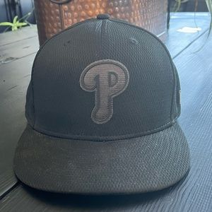LIKE NEW: Philadelphia Phillies fitted cap